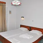 Smaragdi 2* Finikas (Syros)