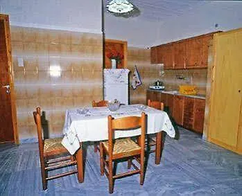Smaragdi Aparthotel 2*