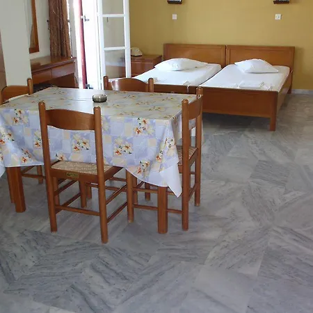 Smaragdi Aparthotel Finikas (Syros)