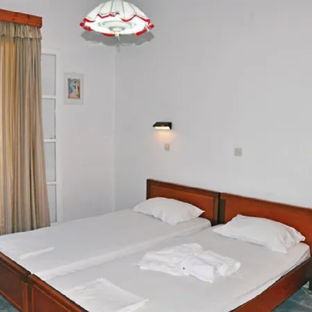 Smaragdi 2* Finikas (Syros)