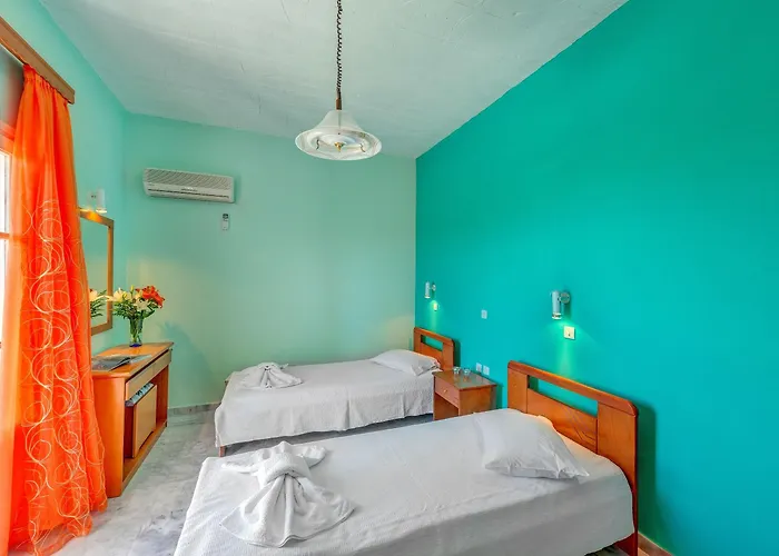 Ξενοδοχείο με διαμερίσματα Smaragdi Φοίνικας